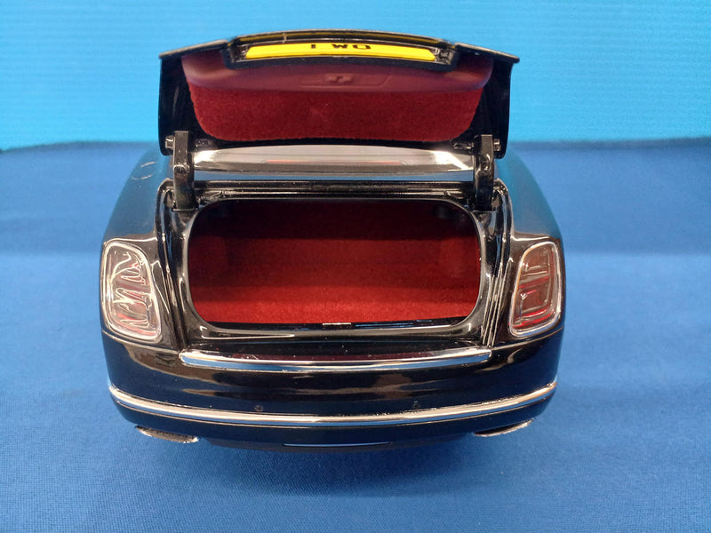 Carica immagine in Galleria Viewer, ALMOST REAL NO.AL830508 Land Rover 1/18 Diecast Car– Used
