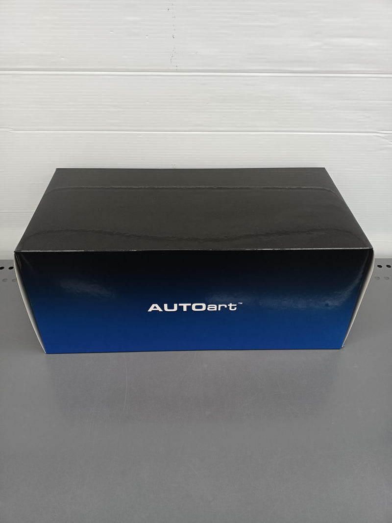 Load image into Gallery viewer, AUTOart Skyline 2000GT-R 1/18 Scale Model Car– Used
