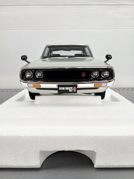 AUTOart Skyline 2000GT-R 1/18 Scale Model Car– Used