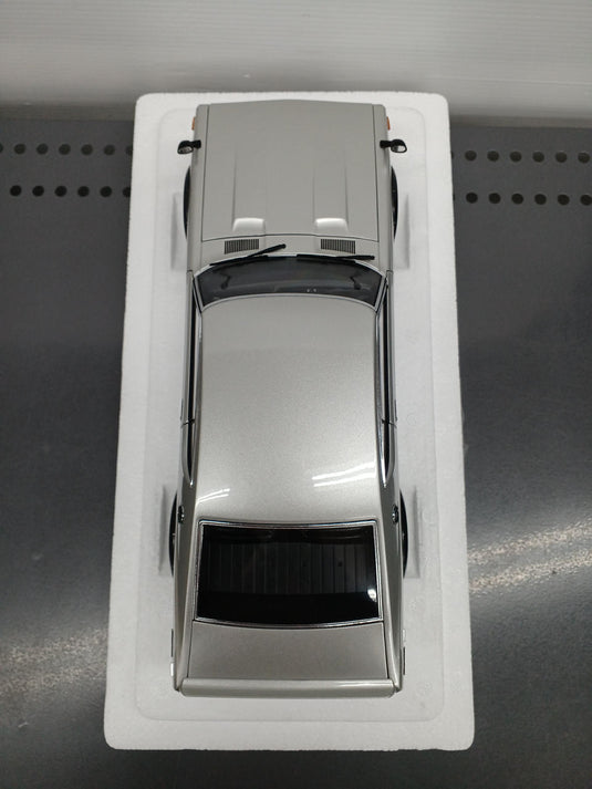 AUTOart Skyline 2000GT-R 1/18 Scale Model Car– Used