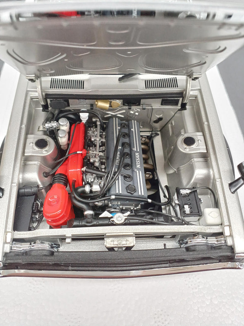 Load image into Gallery viewer, AUTOart Skyline 2000GT-R 1/18 Scale Model Car– Used
