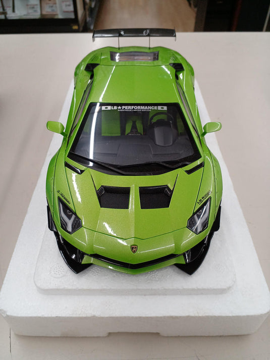 AUTOart LAMBORGHINI AVENTADOR Diecast 1/18 Scale Car– Used