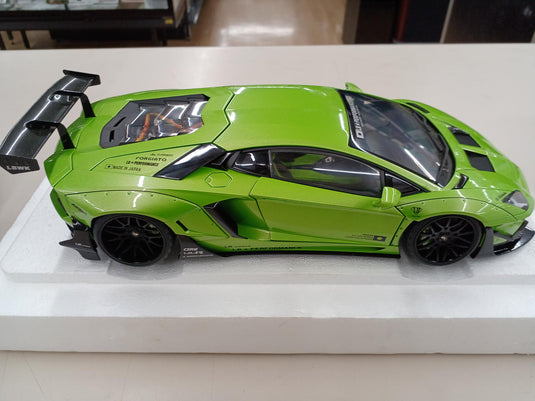 AUTOart LAMBORGHINI AVENTADOR Diecast 1/18 Scale Car– Used