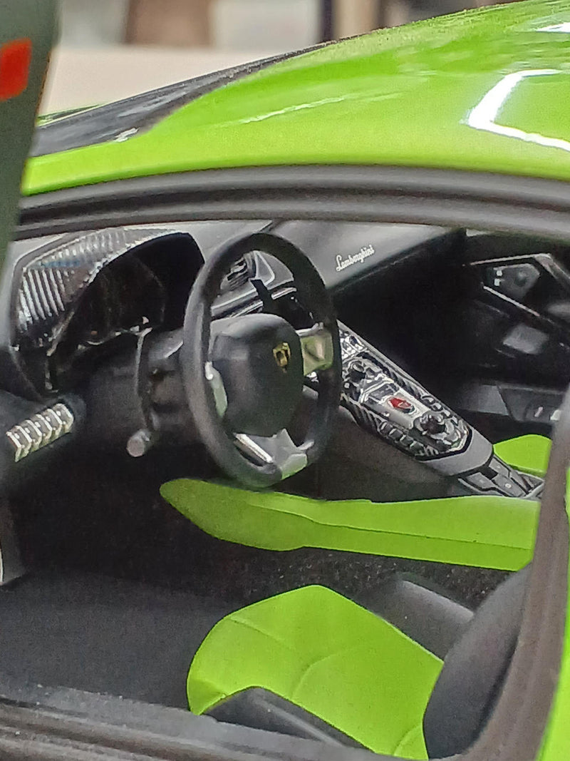 Load image into Gallery viewer, AUTOart LAMBORGHINI AVENTADOR Diecast 1/18 Scale Car– Used
