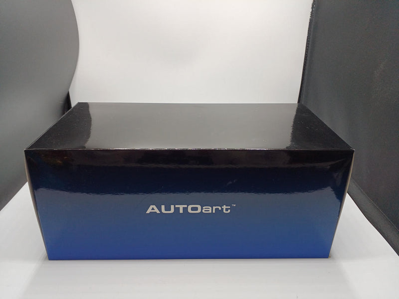 Cargue la imagen en el visor de la galería, AUTOart 76078 McLAREN SENNA 1/18 Scale Car– Used
