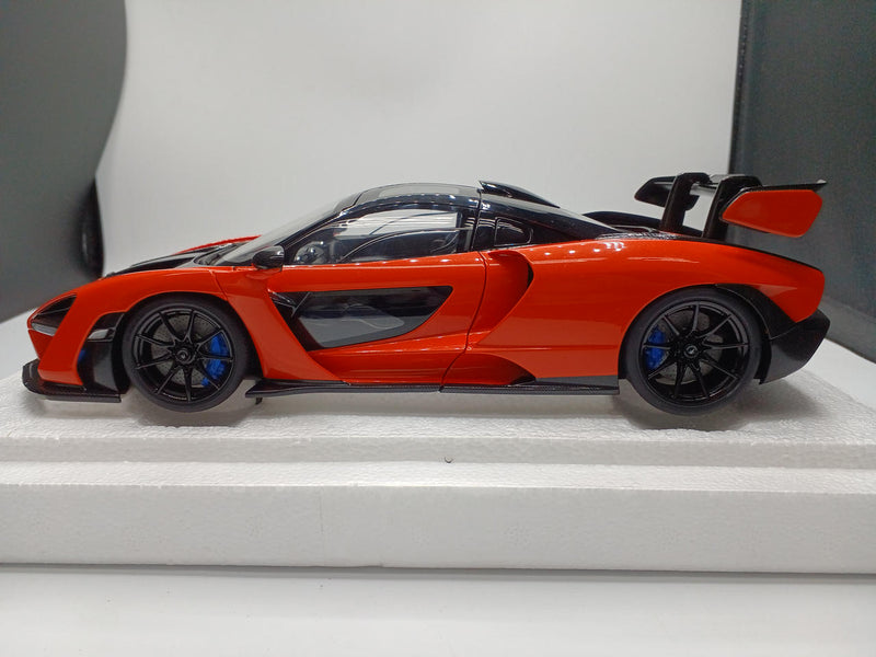 Cargue la imagen en el visor de la galería, AUTOart 76078 McLAREN SENNA 1/18 Scale Car– Used
