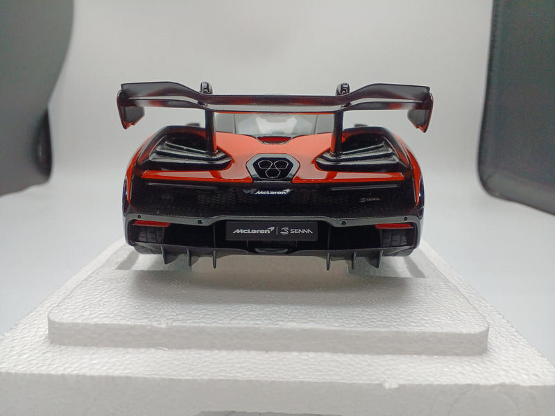 Cargue la imagen en el visor de la galería, AUTOart 76078 McLAREN SENNA 1/18 Scale Car– Used
