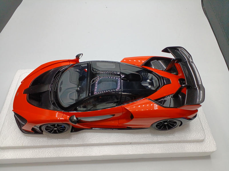 Cargue la imagen en el visor de la galería, AUTOart 76078 McLAREN SENNA 1/18 Scale Car– Used
