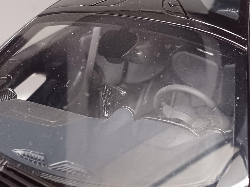 Cargue la imagen en el visor de la galería, AUTOart 76078 McLAREN SENNA 1/18 Scale Car– Used
