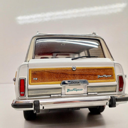 AUTOart 1/18 JEEP GRAND WAGONEER Scale Model Car– Used