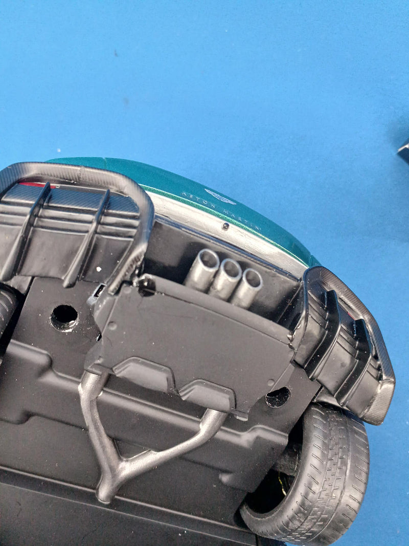 Load image into Gallery viewer, ASTON MARTIN GT SPIRIT 1/18 ASTON MARTIN VALKYRIE Diecast Car– Used
