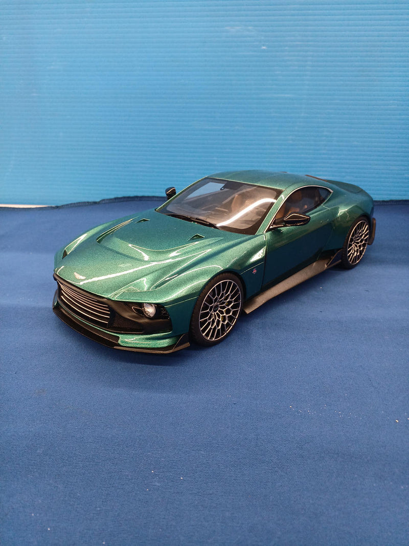 Load image into Gallery viewer, ASTON MARTIN GT SPIRIT 1/18 ASTON MARTIN VALKYRIE Diecast Car– Used
