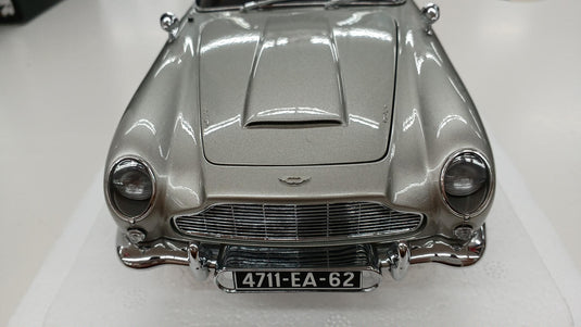 AUTOart Aston Martin DB5 James Bond Car 1/18 Diecast Car– Used