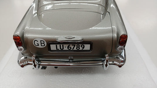 AUTOart Aston Martin DB5 James Bond Car 1/18 Diecast Car– Used