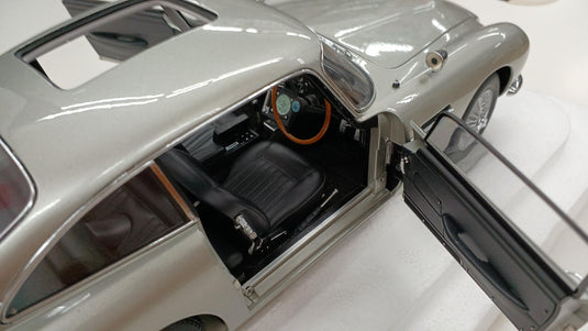AUTOart Aston Martin DB5 James Bond Car 1/18 Diecast Car– Used