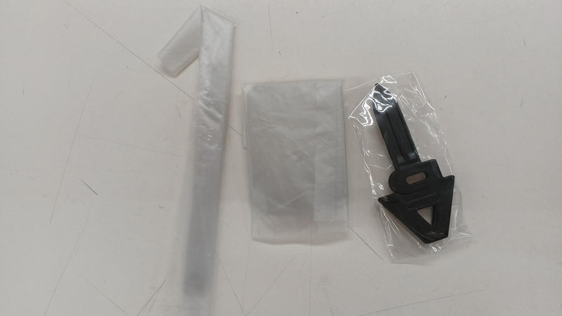 Cargue la imagen en el visor de la galería, AUTOart Aston Martin DB5 James Bond Car 1/18 Diecast Car– Used
