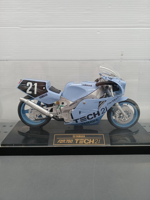 YAMAHA FZR750 TECH21 1/12 Scale Model Motorcycle– Used