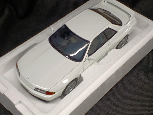 AUTOART 1/18 NISSAN SKYLINE GT-R (R32) V-SPEC II Scale Model Car– Used