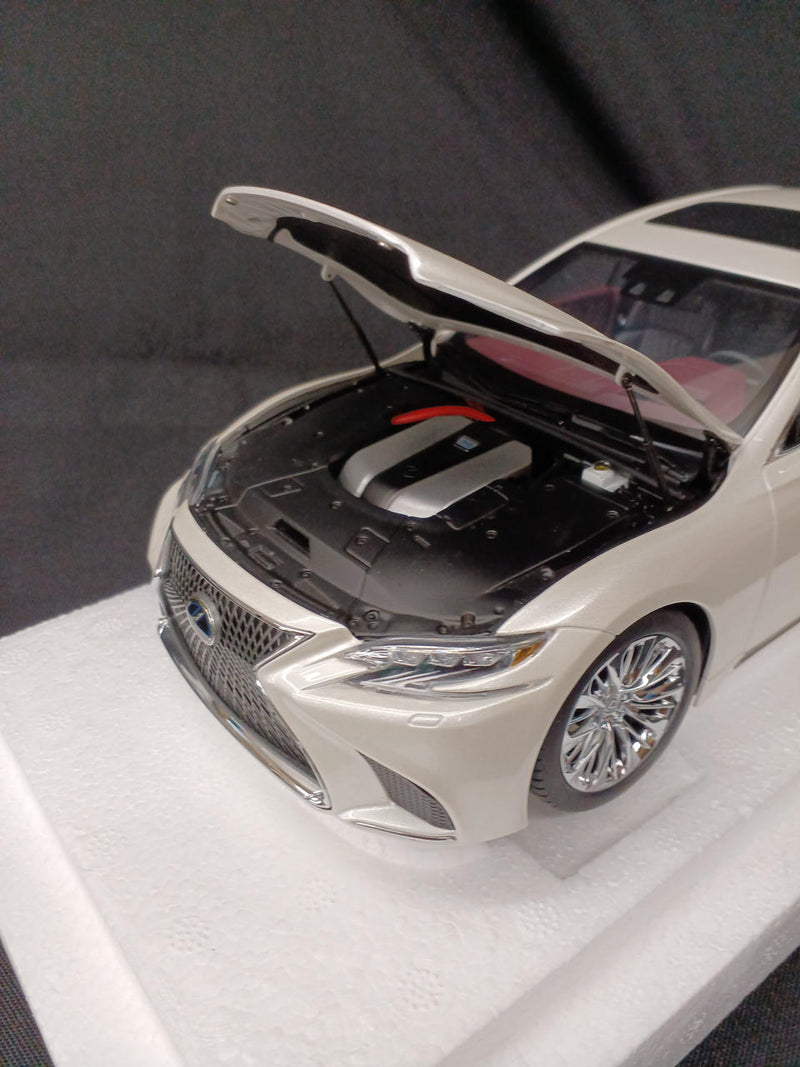 Cargue la imagen en el visor de la galería, AUTOart 78866 Lexus LS500h 1/18 Scale Model Car– Used
