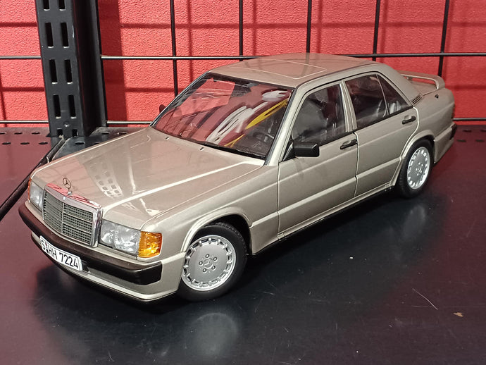 AUTOart Mercedes-Benz 190E 2.3-16 1984 1/18 Scale Model Car– Used