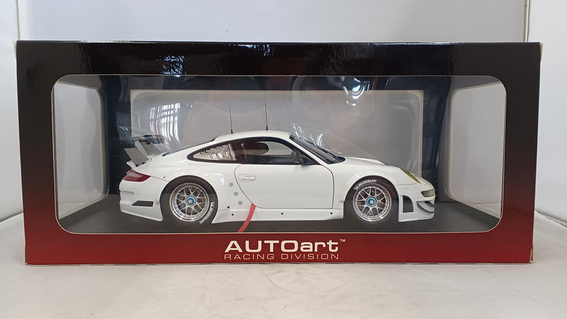 Cargue la imagen en el visor de la galería, AUTOart 1/18 Porsche 911 GT3 RSR &#39;2010 Plain Body 1/18 Scale Car– Used
