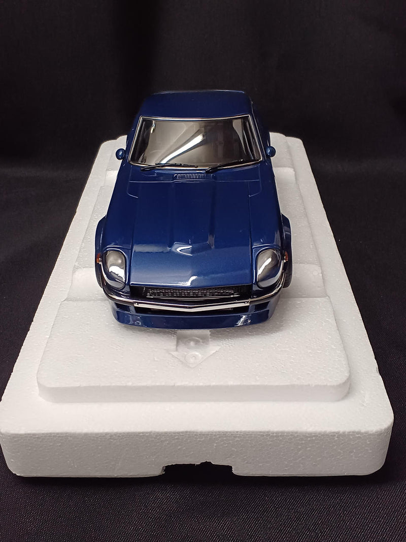Cargue la imagen en el visor de la galería, AUTOART 77451 Nissan Fairlady Z (S30) &quot;Devil Z&quot; 1/18 Scale Model Car– Used
