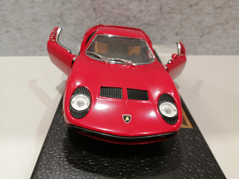 Laden Sie das Bild in Galerie -Viewer, Anson Lamborghini Miura Red 1/18 Scale Model Car– Used
