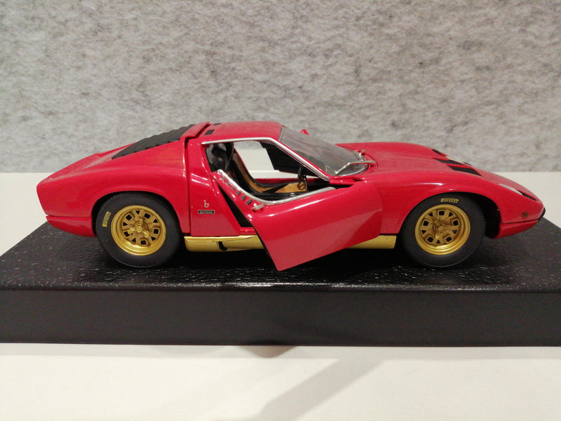Laden Sie das Bild in Galerie -Viewer, Anson Lamborghini Miura Red 1/18 Scale Model Car– Used
