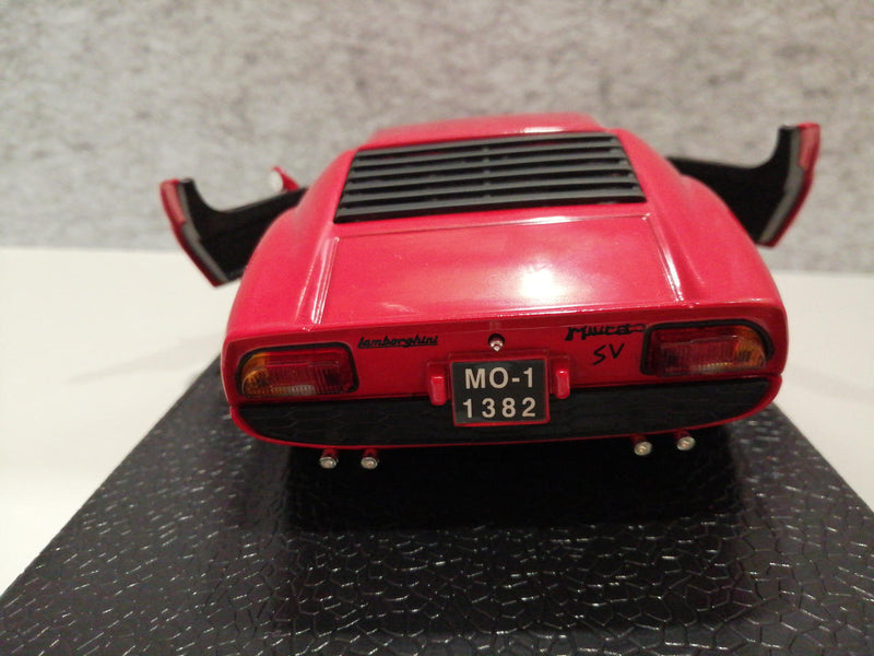 Laden Sie das Bild in Galerie -Viewer, Anson Lamborghini Miura Red 1/18 Scale Model Car– Used
