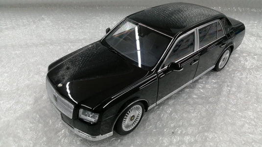 AUTOART Toyota Century 1/18 Scale Model– Used
