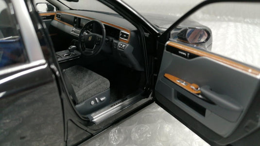AUTOART Toyota Century 1/18 Scale Model– Used