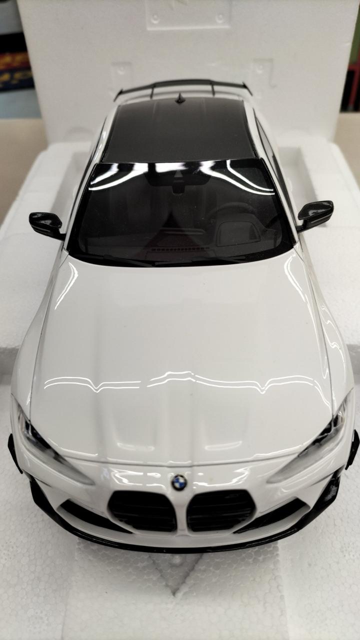 Cargue la imagen en el visor de la galería, TSM TOP SPEED BMW M4 M-Performance Alpine White 1/18 Diecast Car– Used
