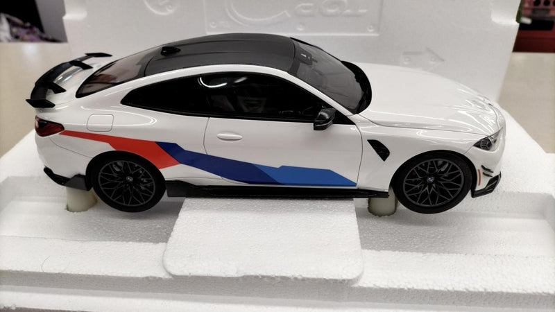 Cargue la imagen en el visor de la galería, TSM TOP SPEED BMW M4 M-Performance Alpine White 1/18 Diecast Car– Used
