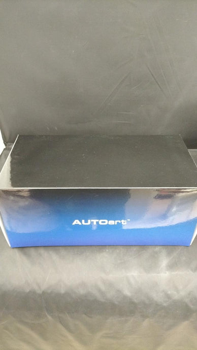 AUTOart NISSAN SKYLINE GT-R (R34) V-SPEC 1/18 Model Car– Used