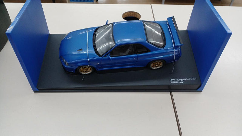 Load image into Gallery viewer, AUTOART SKYLINE R34 GTR SPECIAL WHEEL VERSION 1/18 Scale Car– Used
