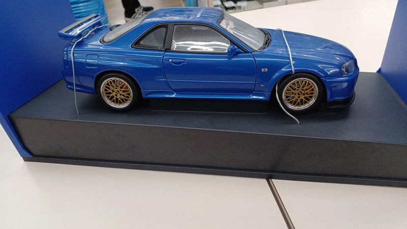 Load image into Gallery viewer, AUTOART SKYLINE R34 GTR SPECIAL WHEEL VERSION 1/18 Scale Car– Used
