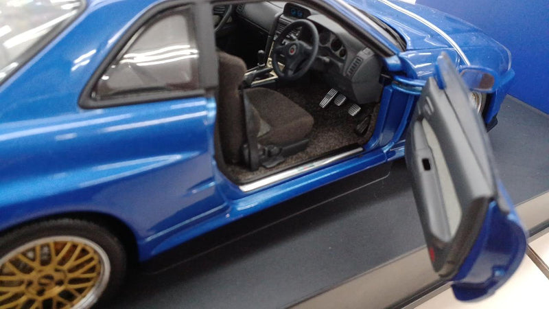 Load image into Gallery viewer, AUTOART SKYLINE R34 GTR SPECIAL WHEEL VERSION 1/18 Scale Car– Used
