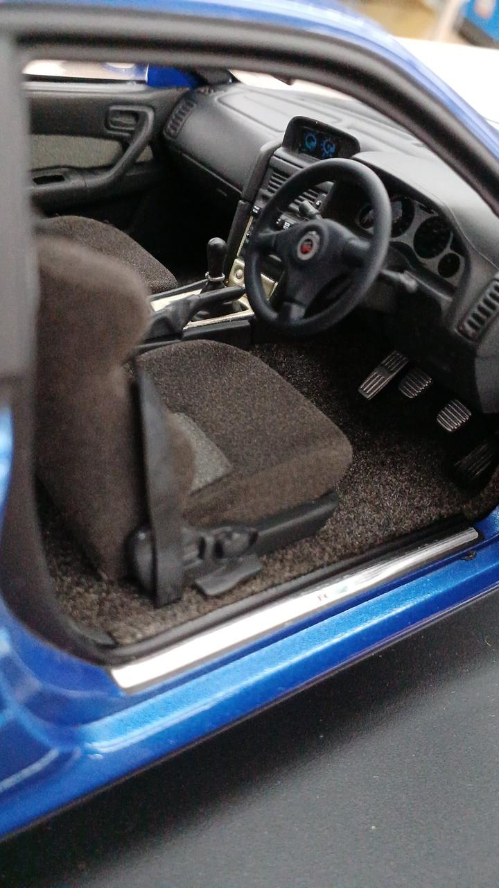 Load image into Gallery viewer, AUTOART SKYLINE R34 GTR SPECIAL WHEEL VERSION 1/18 Scale Car– Used
