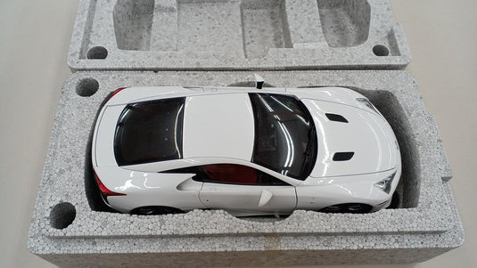 AUTOART SIGNATURE [78831] 1/18 Lexus LFA (Whitest White)– Used