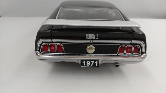 AUTOART MILLENNIUM 1/18 FORD MUSTANG MACH I FASTBACK '71 (Black)– Used