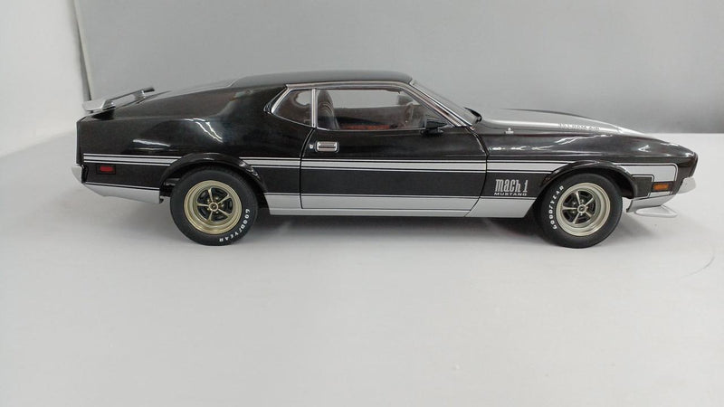 Load image into Gallery viewer, AUTOART MILLENNIUM 1/18 FORD MUSTANG MACH I FASTBACK &#39;71 (Black)– Used
