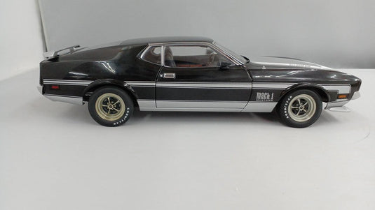 AUTOART MILLENNIUM 1/18 FORD MUSTANG MACH I FASTBACK '71 (Black)– Used
