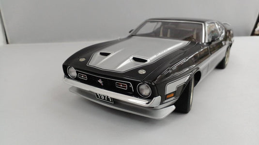 AUTOART MILLENNIUM 1/18 FORD MUSTANG MACH I FASTBACK '71 (Black)– Used