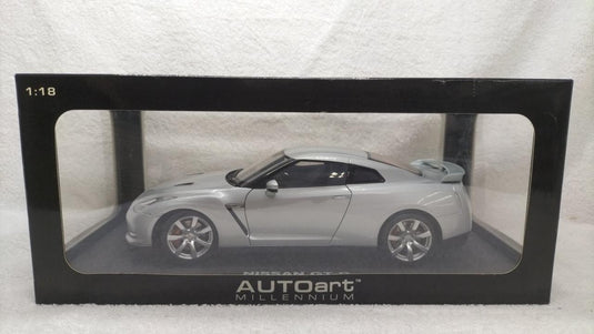 AUTOart NISSAN GT-R 1/18 Diecast Car– Used