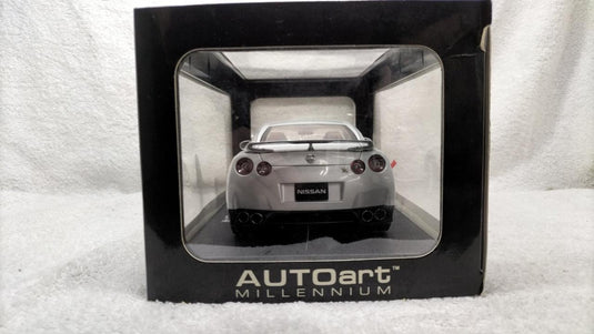 AUTOart NISSAN GT-R 1/18 Diecast Car– Used