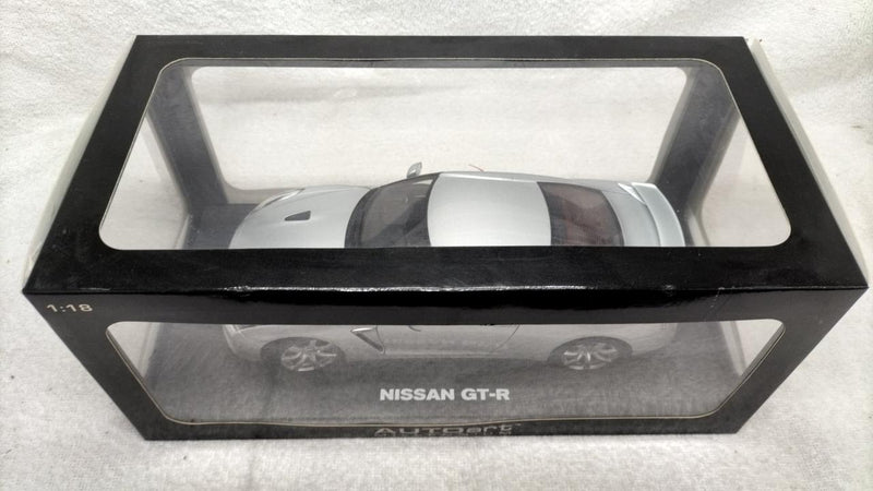 Load image into Gallery viewer, AUTOart NISSAN GT-R 1/18 Diecast Car– Used
