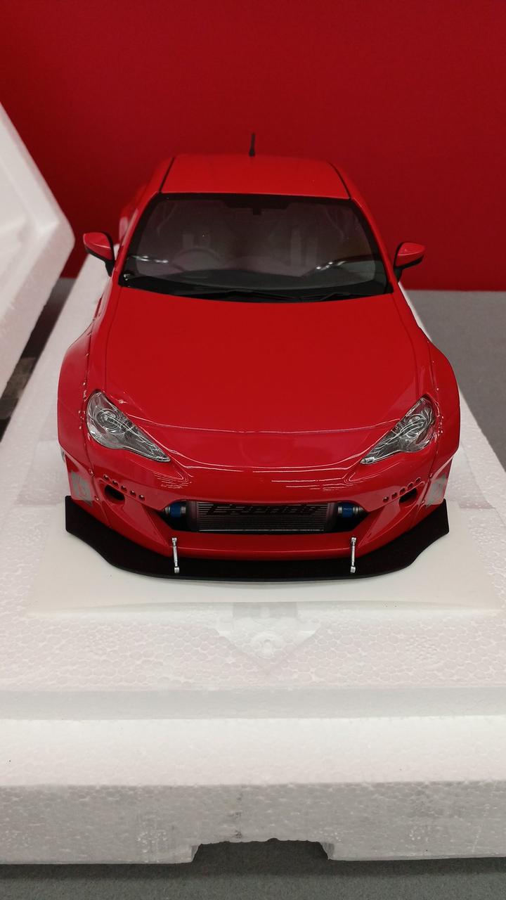 Cargue la imagen en el visor de la galería, AUTOart 86 ROCKET BUNNY 1/18 Scale Model Car– Used
