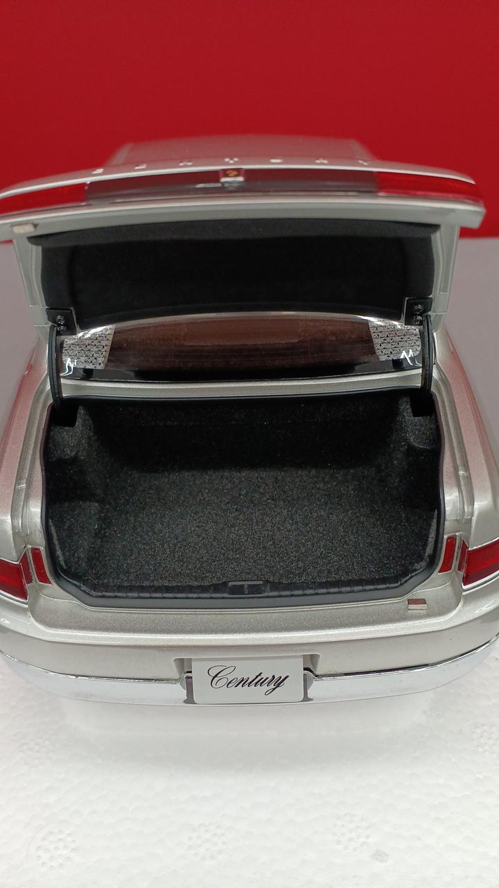 Load image into Gallery viewer, AUTOart [78770] Toyota Century Special 1/18 Scale Model Car– Used
