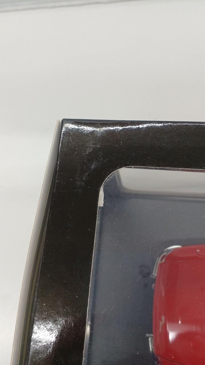Cargue la imagen en el visor de la galería, AUTOart Alfa Romeo 1600 Duetto Spider 1/18 Scale Model Car– Used
