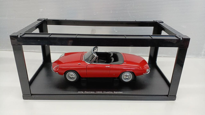Cargue la imagen en el visor de la galería, AUTOart Alfa Romeo 1600 Duetto Spider 1/18 Scale Model Car– Used
